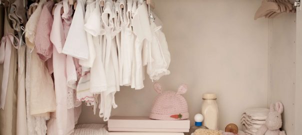 10 geheimen om de kast van je kind georganiseerd te houden