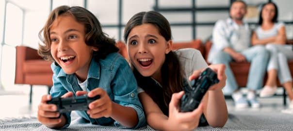 Het spelen van videogames brengt voordelen volgens Nederlandse ouders